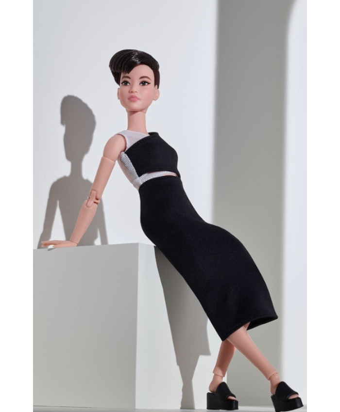 Кукла Barbie Looks Лукс Образы безграничные движения миниатюрная брюнетка с короткой стрижкой GXB29